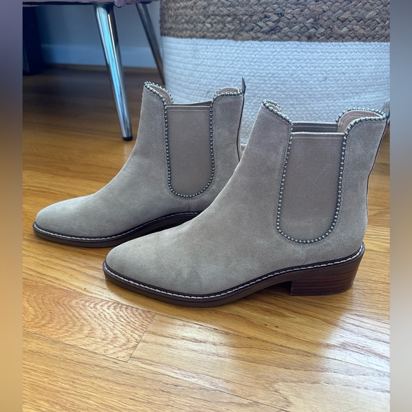 Coach Women’s 8 Beaded Western Style Beige Light Brown Suede Boots Low heel - Picture 2 of 6